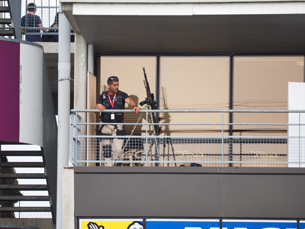 Le départ donné par Hollande et son sniper.